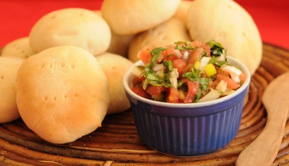 pan amasado con pebre e1314734688384
